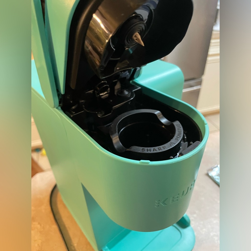 Keurig K-Express Essentials Tropical Blue Single-Serve K-Cup Pod Coffee Maker - Picture 4 of 11